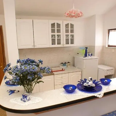 Mari Apartment *
